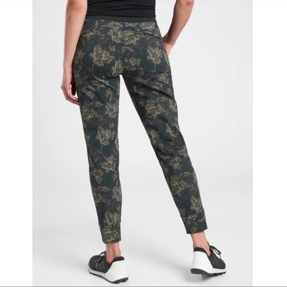 Athleta Trekkie North Floral Printed Jogger Pants Green Floral Size 2P - Picture 7 of 8